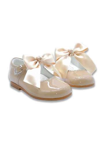 MARY JANES IN PATENT WITH JULIETA BOW BAMBI 4199 CAMEL
