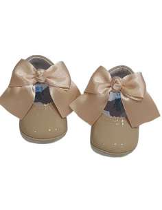 PEUQUE DE BEBÉ EN CHAROL CON LAZO EN RASO CITOS 712 CAMEL