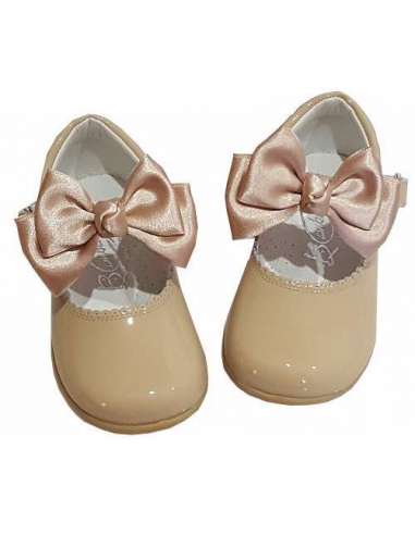 Baby Mary Janes Butterfly in patent Bambi camel 457