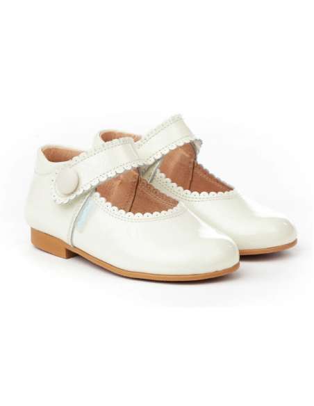 Merceditas en piel charol AngelitoS 1502 beig
