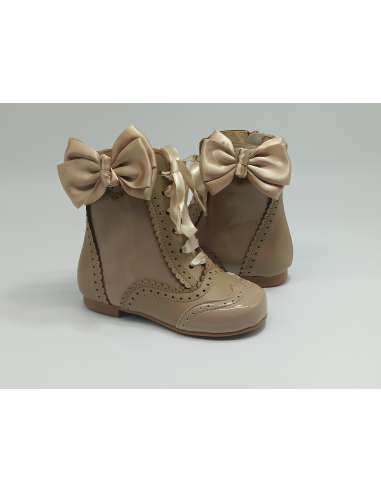 AngelitoS Boots in Patent Leather1000 camel with bows