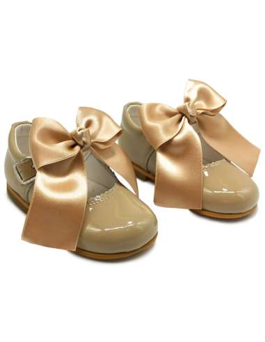 Mary Janes in patent leather Cocoboxi 6270 camel with bows