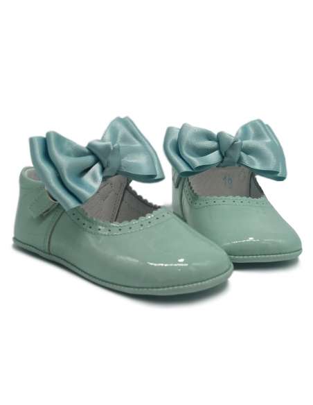 PEUQUE DE BEBÉ EN CHAROL 712C CON LAZO MENTA