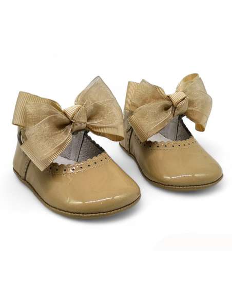 PEUQUE DE BEBÉ EN CHAROL 712C CON LAZO CAMEL