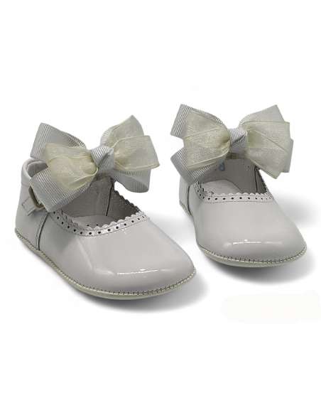 PEUQUE DE BEBÉ EN CHAROL 712C CON LAZO BLANCO