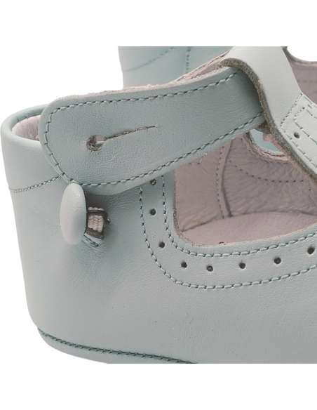Pepito de Bebé en piel con cierre de botón 850B Celeste