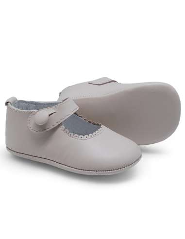 Merceditas de Bebé en piel con cierre de botón...