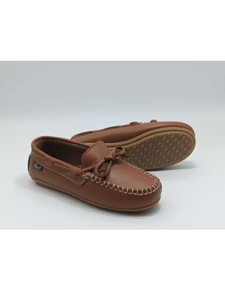 ZAPATO TIPO NAUTICO EN PIEL CON CORDON A5035 MARRON