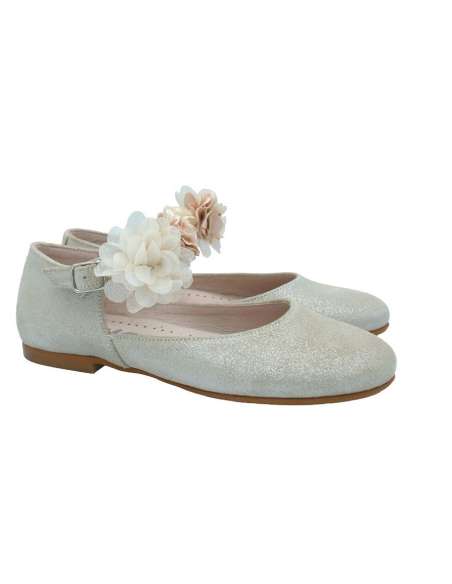 025501Ceremony girl shoes in Leather with Flower Yowas Beig