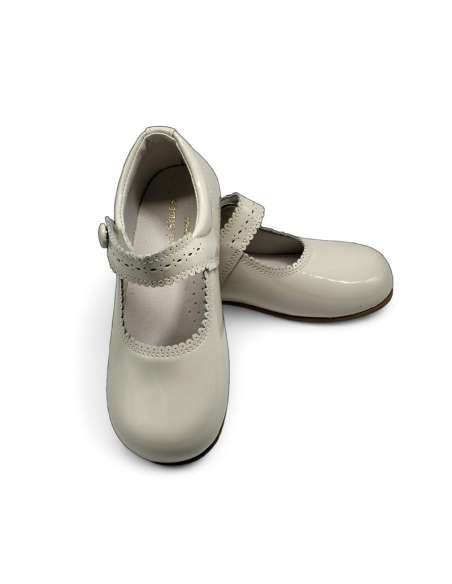 Merceditas en Piel Charol con botón 1502C Beig