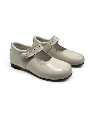 Mary Janes in patent leather with button 1502C Cream