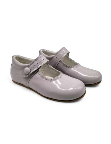 Mary Janes in patent leather with button 1502C Lilac